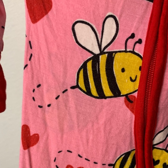 Little Sleepies - Bamboo Pink Bee and Heart Footie with Red Trim-newborn - Picture 4 of 9